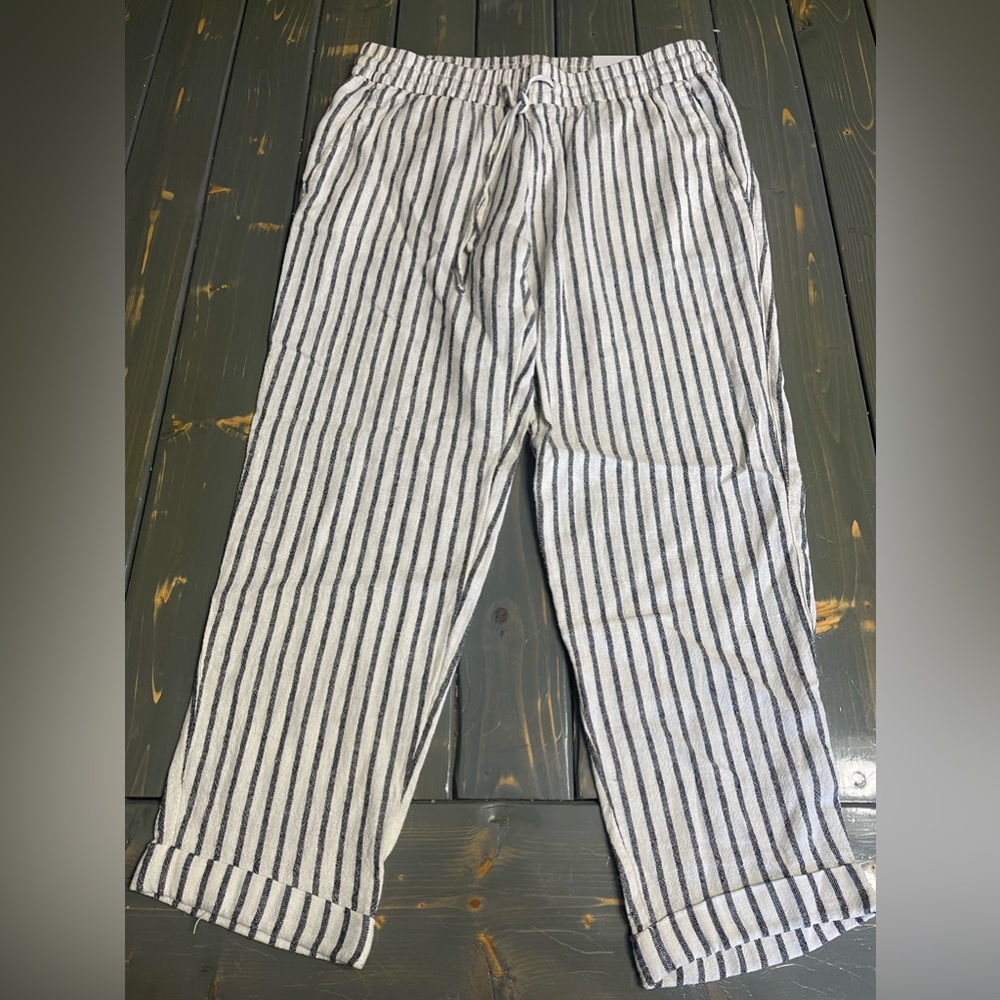 Gap Black/White Striped Capris size SM Brand New